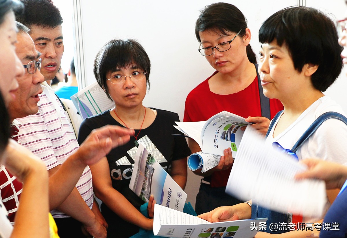 2022高考倒计时一个月，考生需要做好两件事，家长更要做好一件事