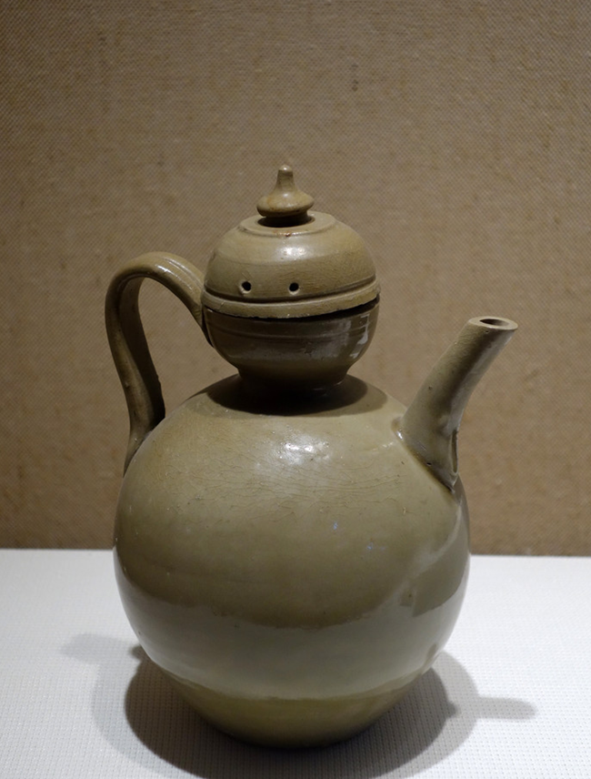 古人生活的正确姿势看看唐代瓷茶具与瓷酒具有什么特点