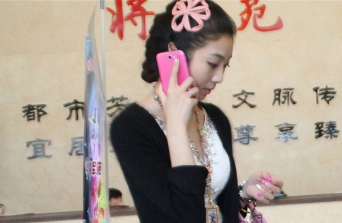 山东女孩李雪珂，24岁年入千万，29岁未婚生仨混血儿：一切靠自己