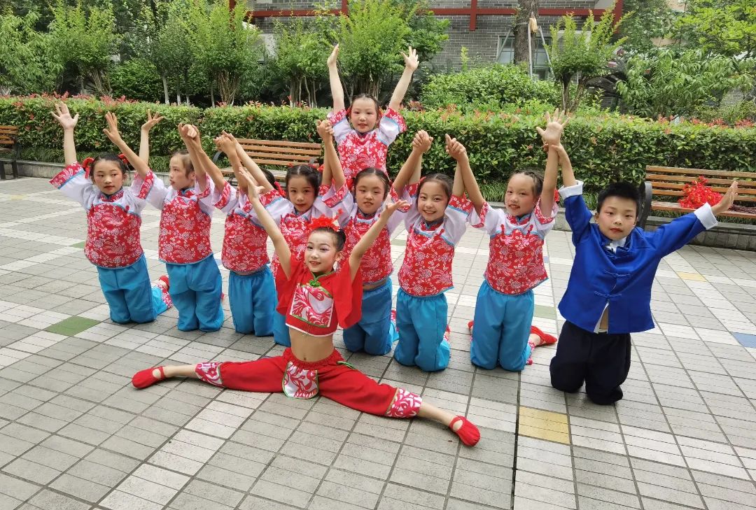 华阳实验小学举行“童星耀五月·艺术绽花开”群舞比赛（续）