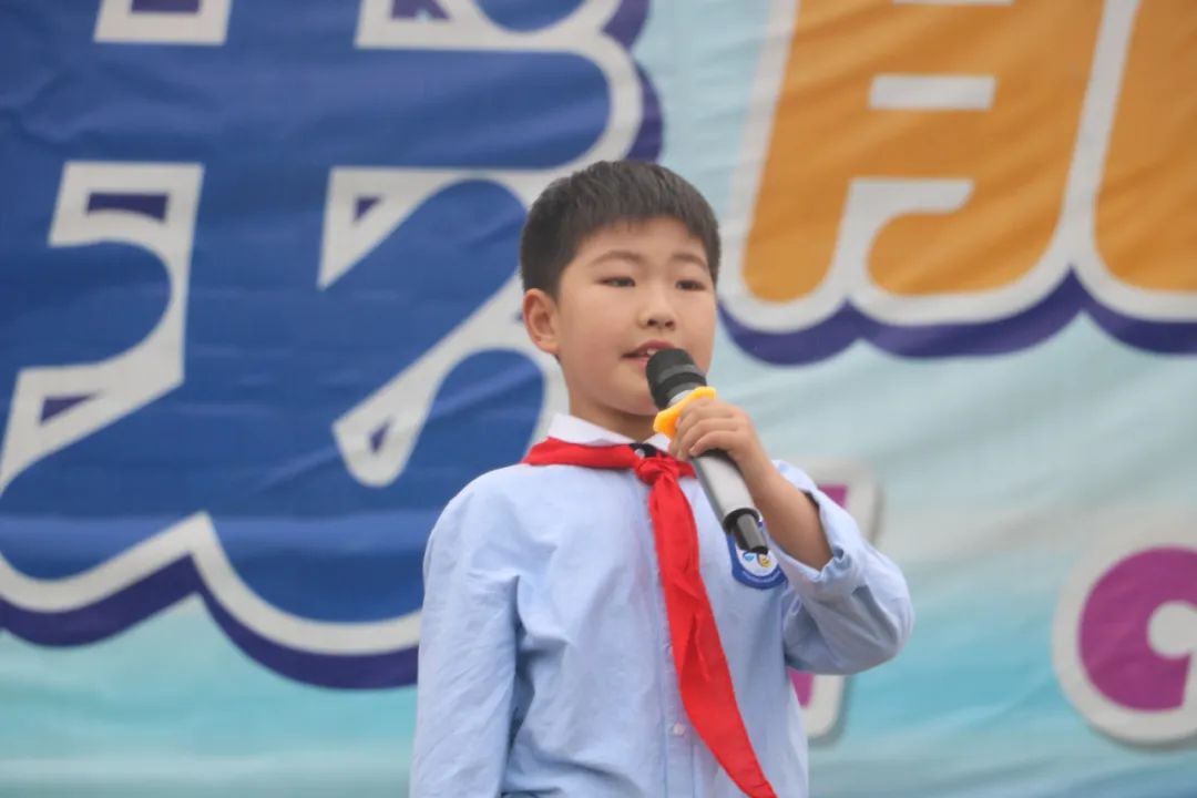 成都市双流区实验小学外国语学校有序推进新队员入队仪式课程