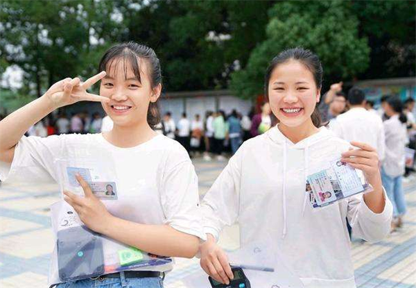 中小学寒假新通知：“违规补课”记入个人诚信档案，直接影响考公