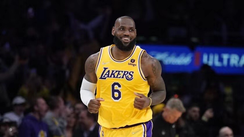 哪些nba球员发声(隔空互怼！詹姆斯力挺湖人新赛季王者归来！NBA名记：嘴强王者)