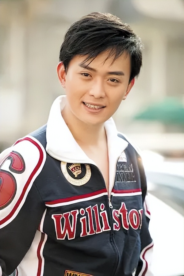 拥有“铜铃大眼”的10位男星，个个都是金刚眼，像开了大眼特效