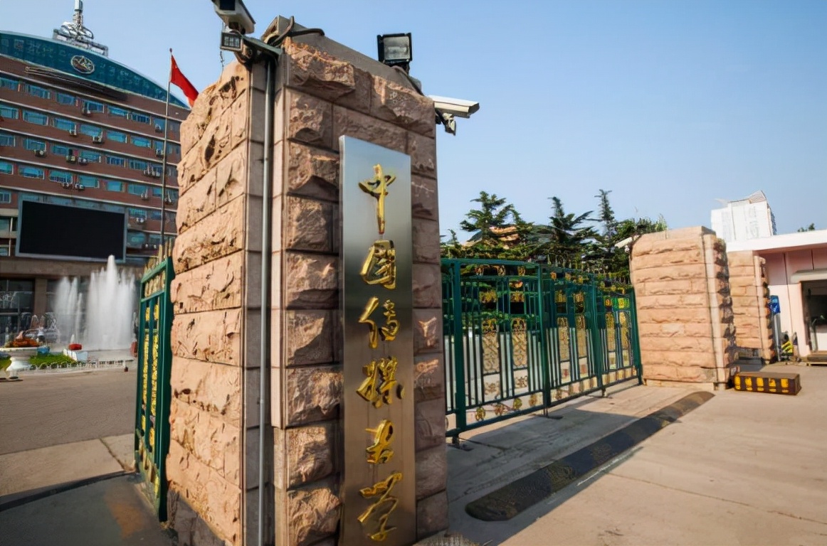 2022全国文科高校排名出炉，北大一马当先，上交、川大退步明显