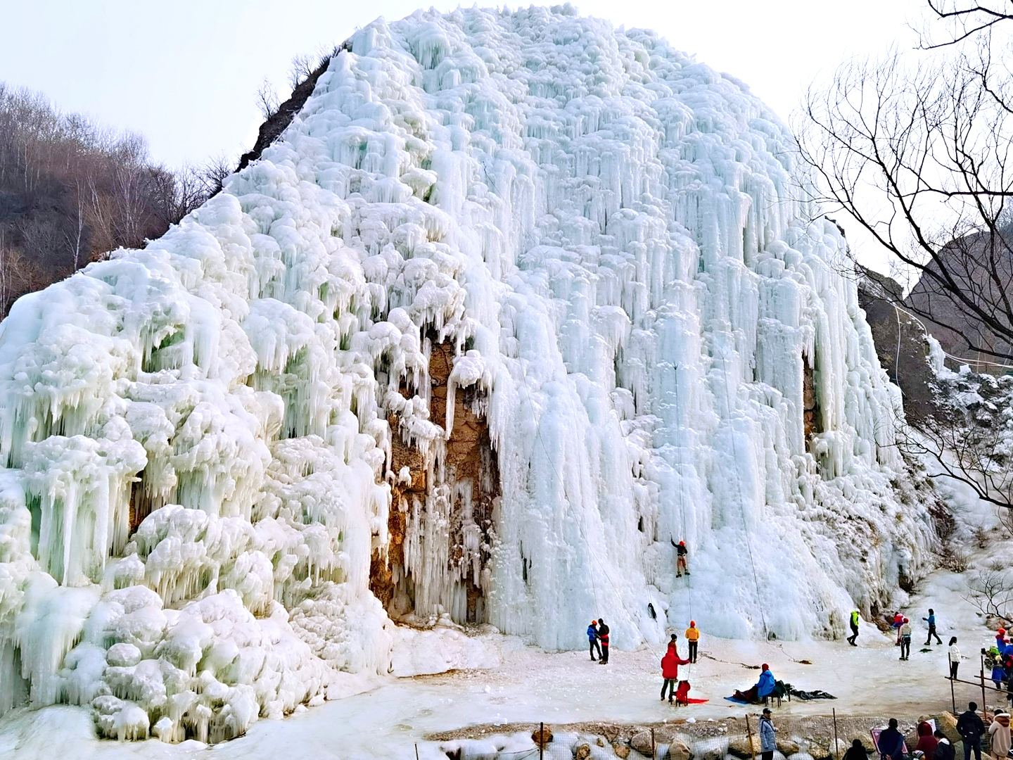 北京冬日好去处，6大冰瀑欣赏地，如翡翠般绽放在京城