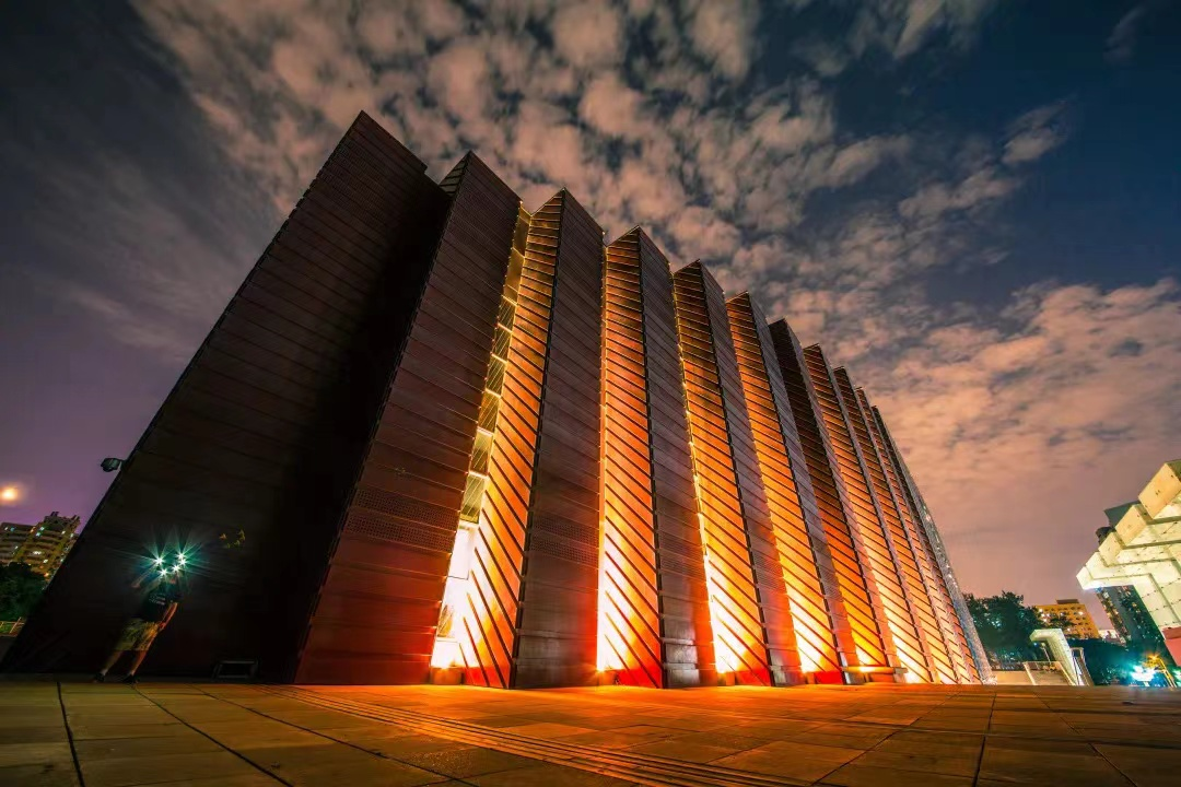 211大学“卖”座椅，最低1952元，四个争议你咋看？