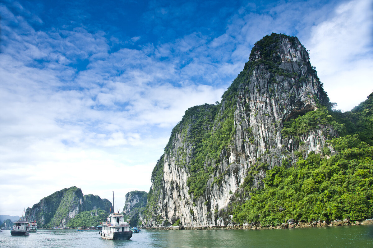 漂亮的大海高清图片大全。海边唯美风景。蓝天大海风光，美丽治愈