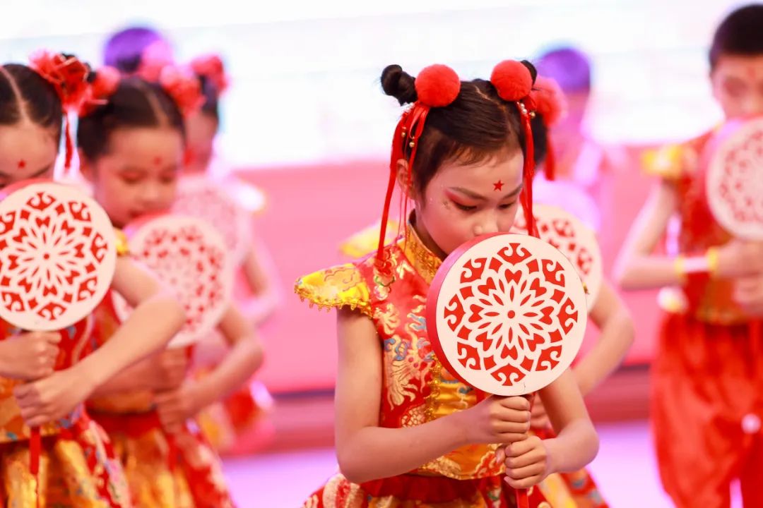 华阳实验小学举行“童星耀五月·艺术绽花开”群舞比赛（续）