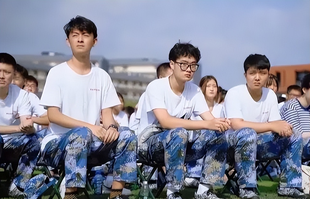 男生家长给孩子忠告，尽量在读大学时找对象，毕业后才懂得原因