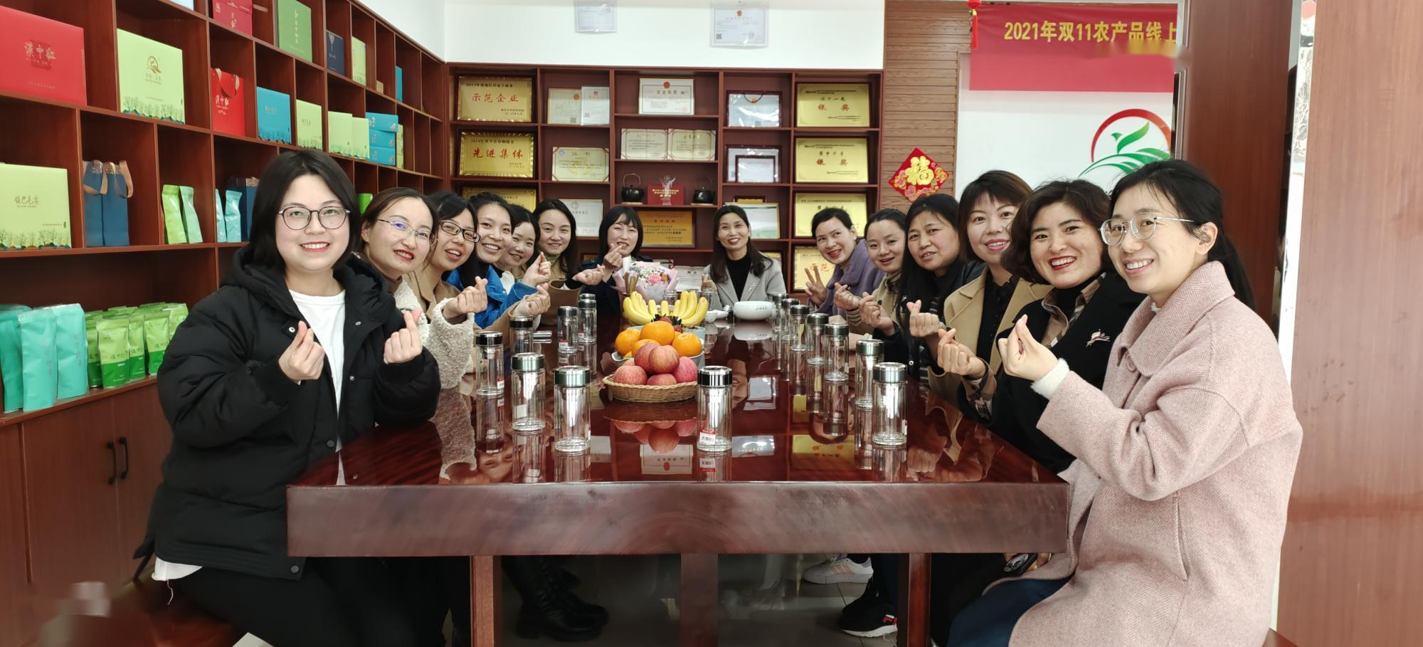 花语芬芳，茶香弥漫——镇巴县人民检察院喜迎“3.8国际妇女节”