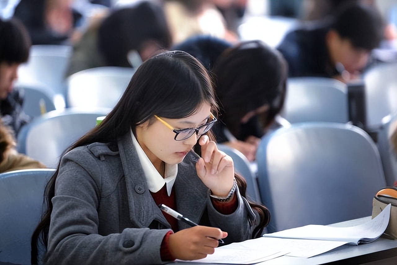 比省考更容易的三个公务员考试，能参加就能上岸？大批人符合捡漏