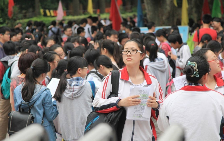 2022各省高考人数再创新高，河南考生突破百万，学生“内卷”严重