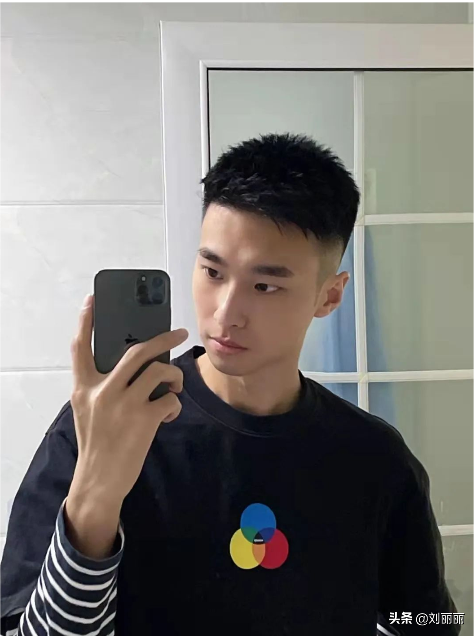 今夏最火男士发型有哪些？寸头分头精神时尚，潮流染发很吸引眼球