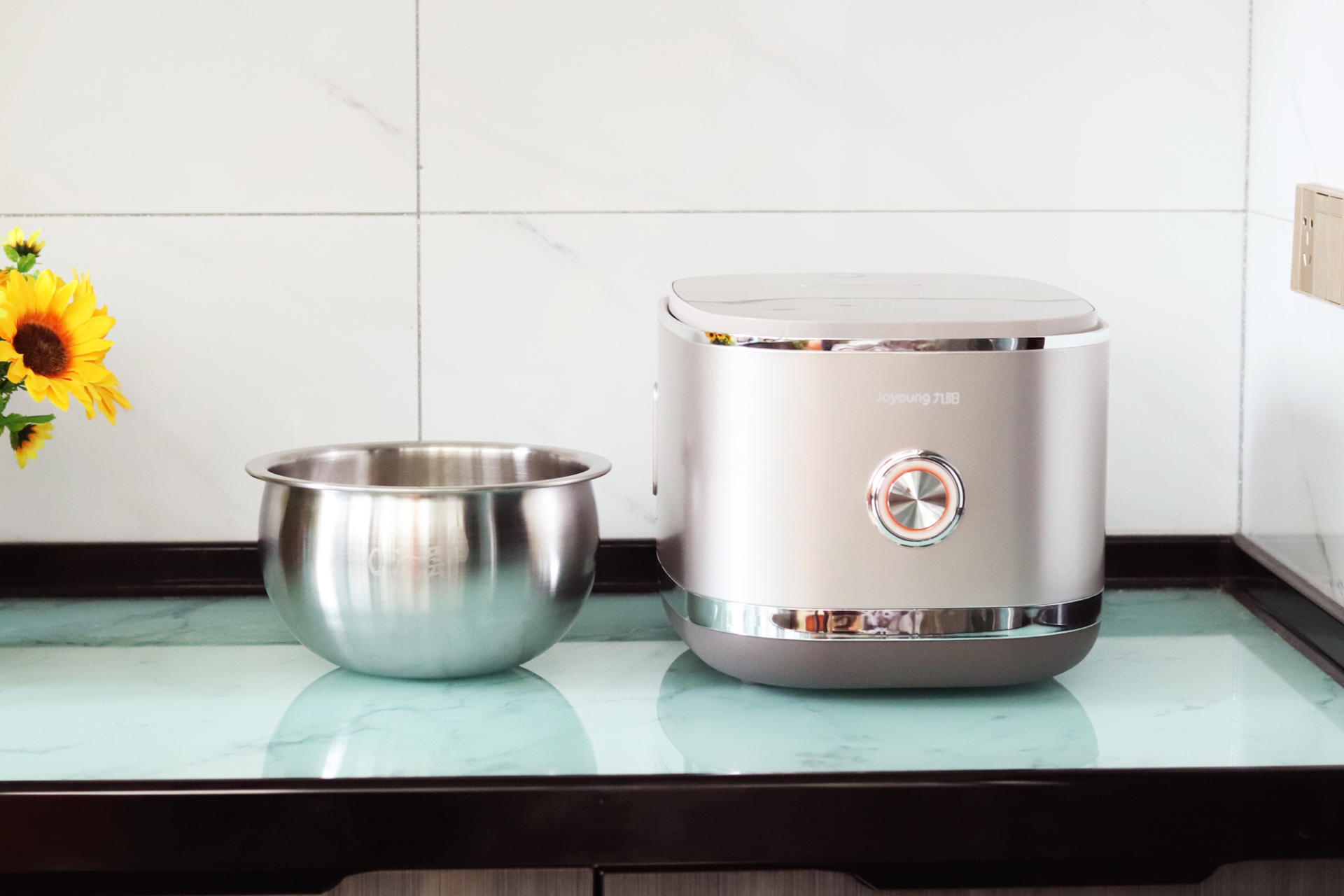 九阳0涂层电饭煲评测，配备304不锈钢内胆，告别涂层脱落危害