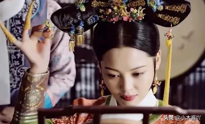 《如懿传》连生三子的金玉妍，最终还是被玉氏王爷丢弃，荒凉死去