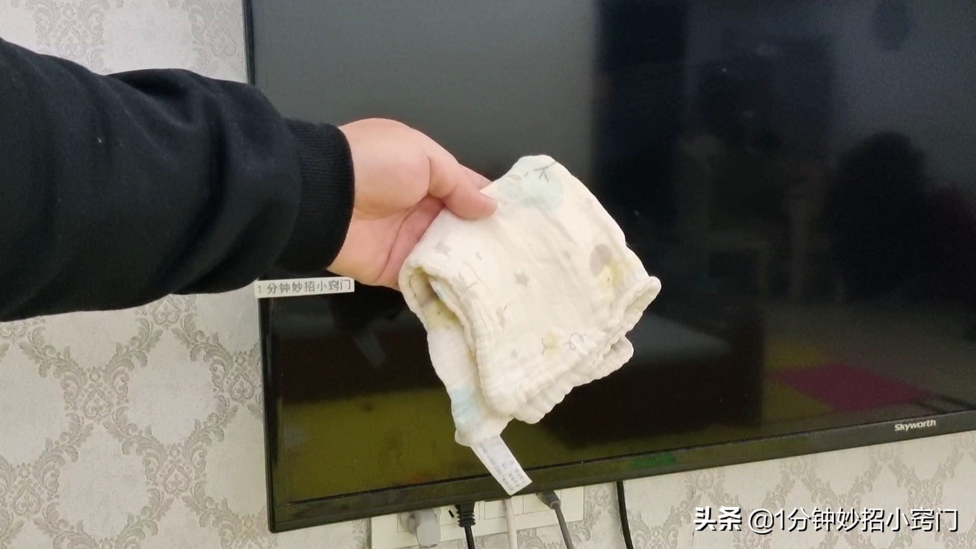 電視屏幕臟了別亂擦，教你清潔方法，擦得干凈還不易落灰，真厲害