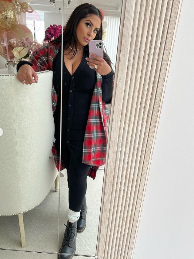 瓦妮莎近况瘦了很多，也变得爱笑了，和科比侄子合影很幸福