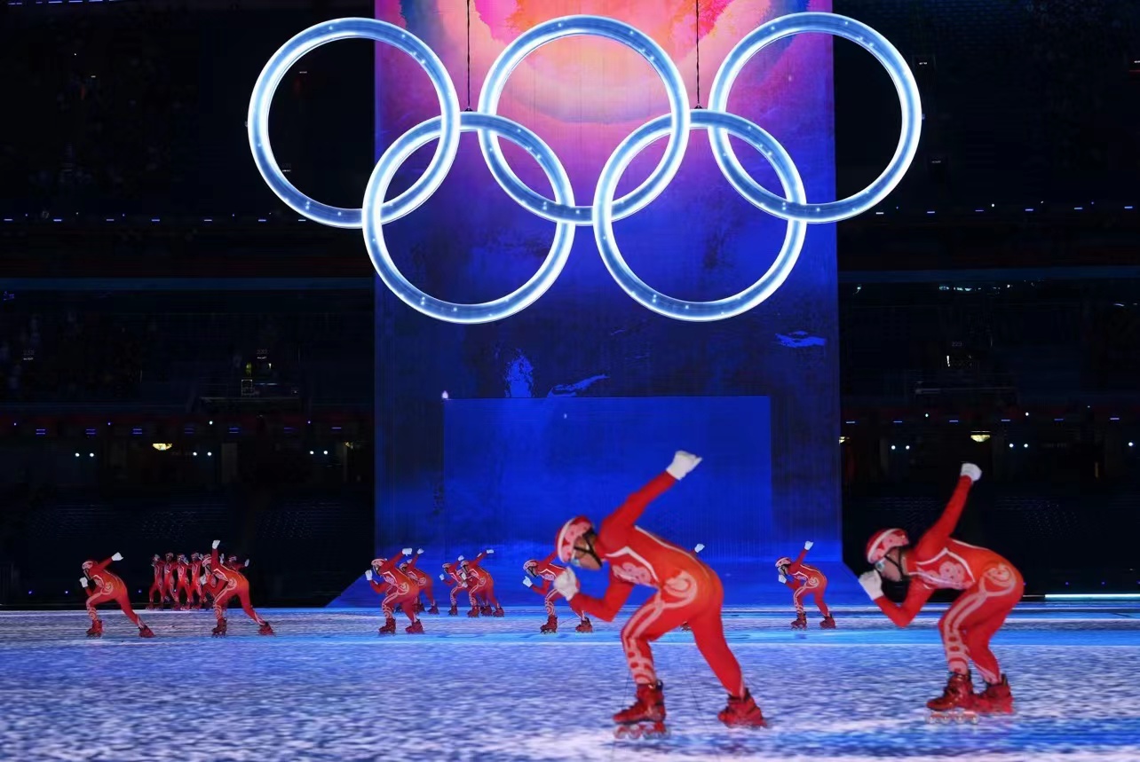 上万张设计图换来五组冬奥开幕式服装！《华丽志》专访设计师陈鹏