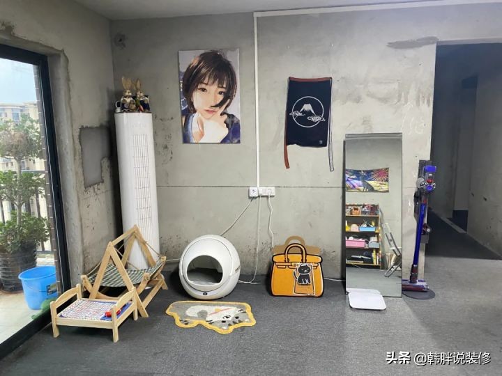 没钱装修，直接住进毛坯房，这对小夫妻的“赤贫风”意外火了