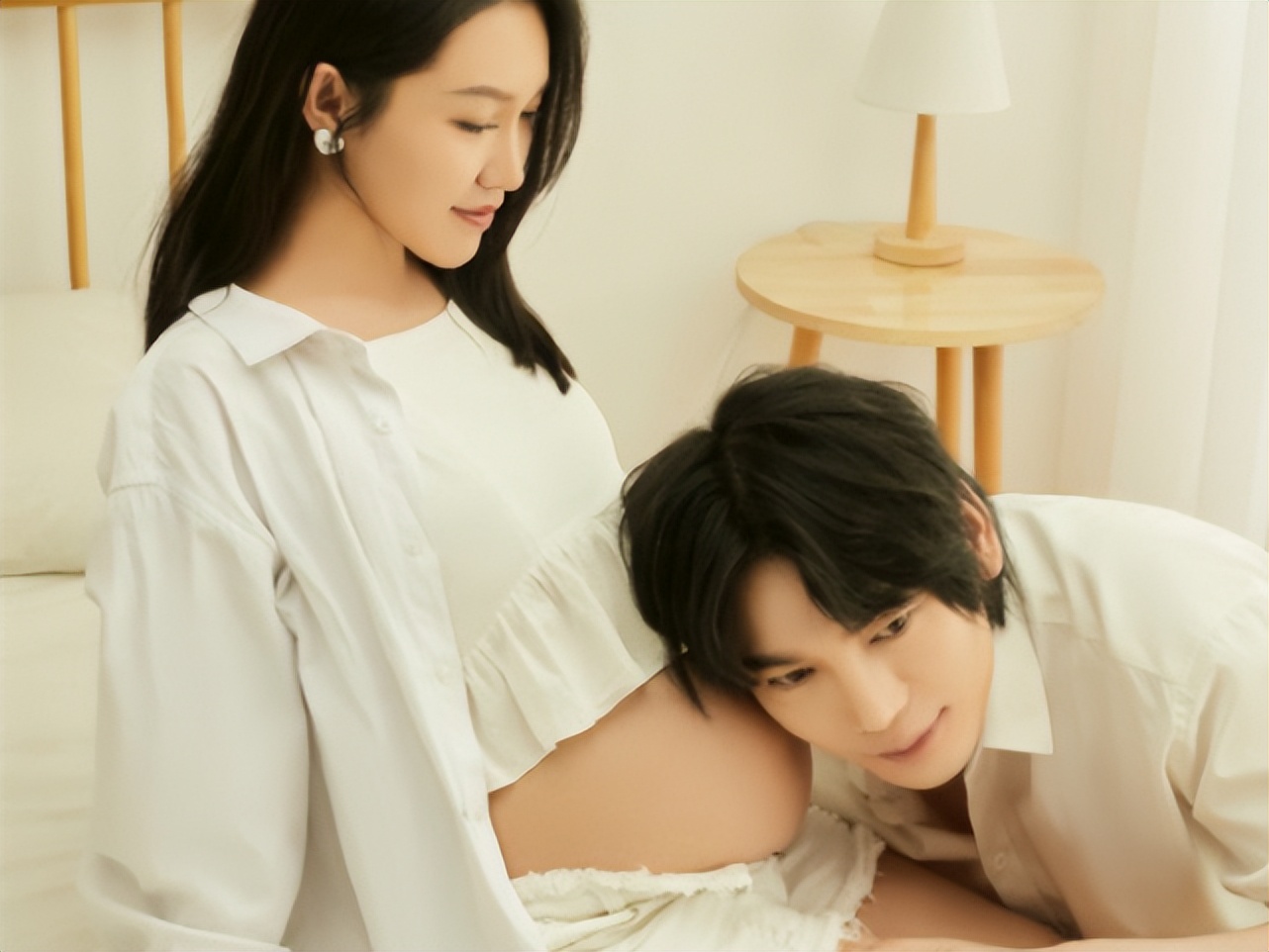 简弘亦官宣老婆怀二胎，大方公布预产期，一家“四”口同框好幸福