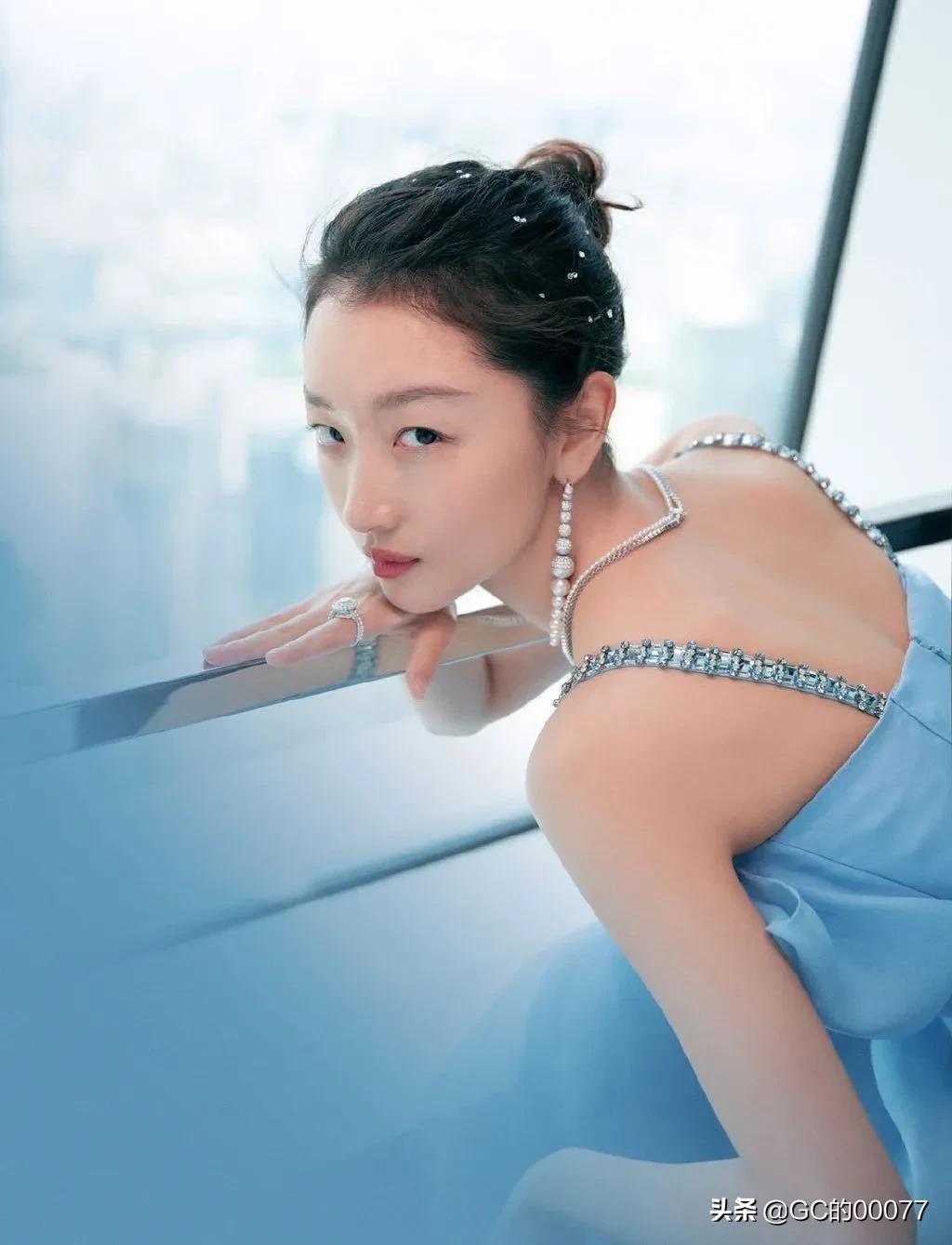 明星图片周冬雨