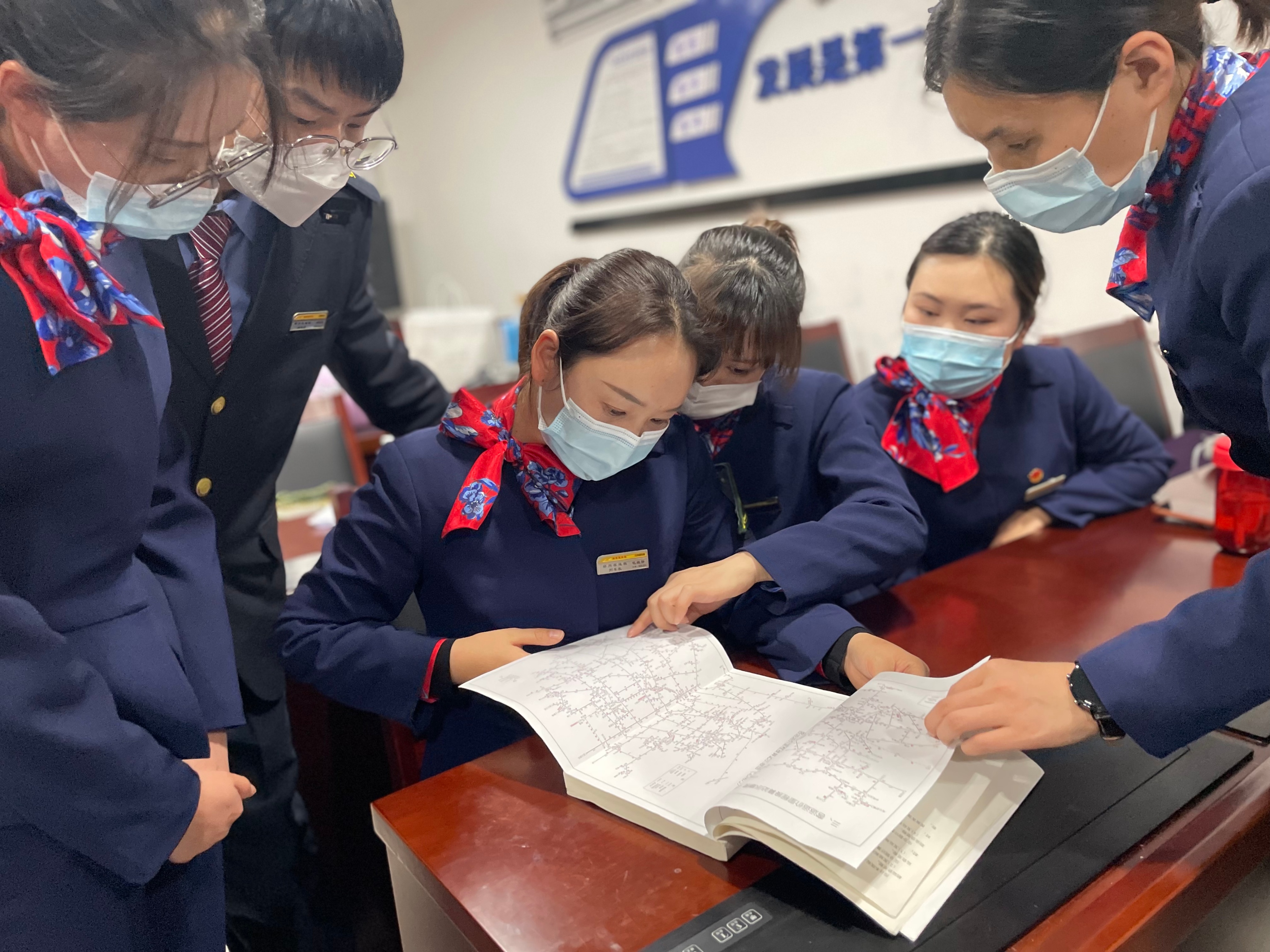 包继静：从农村女孩到高铁列车长