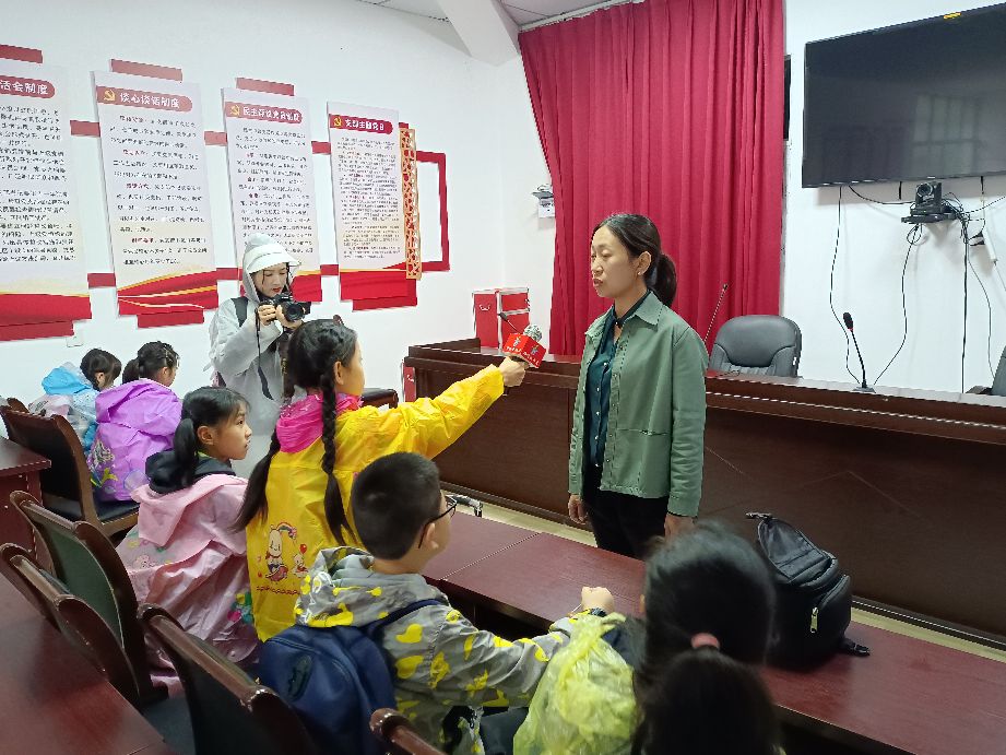 中国小记者学院举办“优秀全能小记者体验营”活动