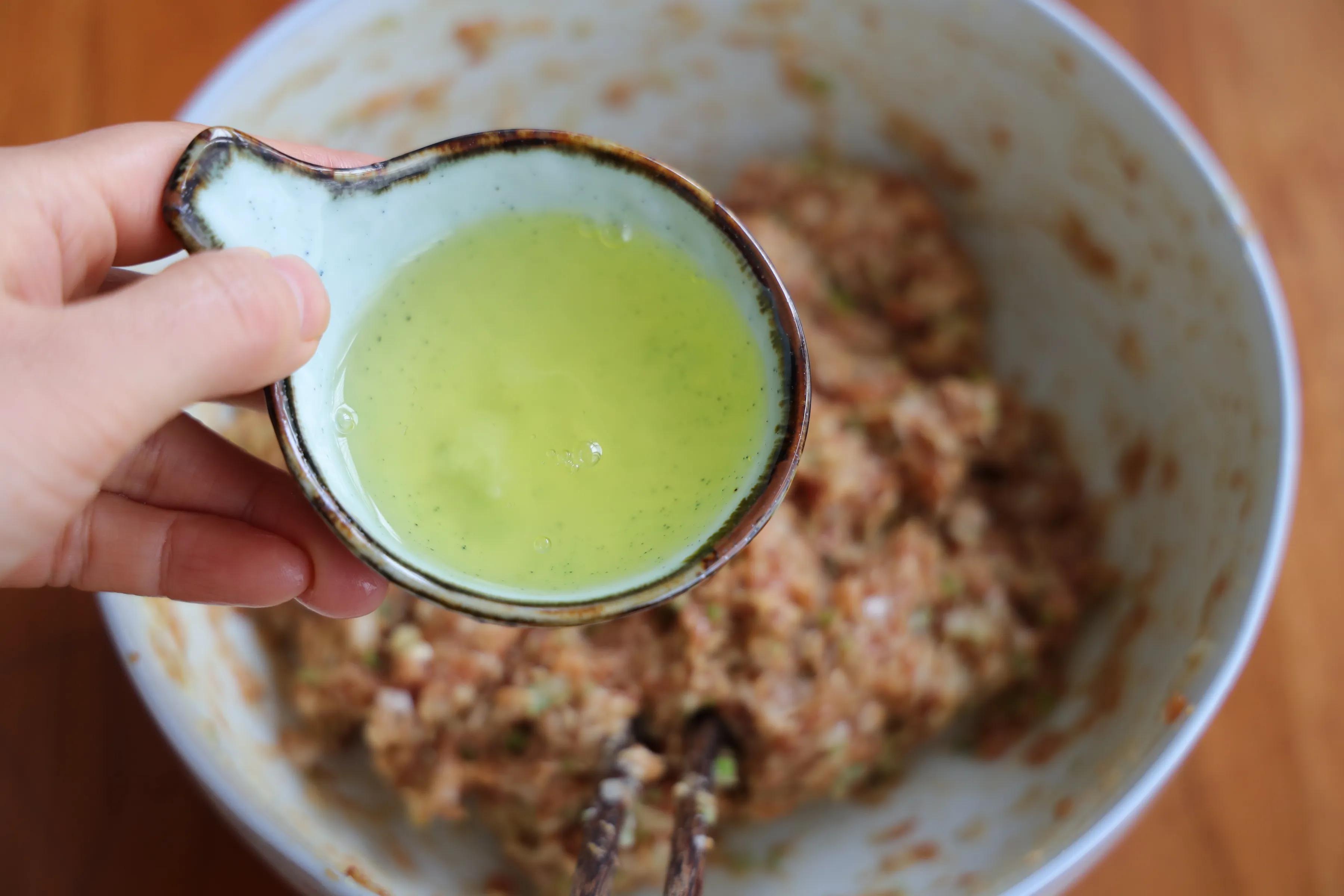 冬至要吃饺子，试试猪肉大葱饺子吧，看着非常精致，吃起来超香