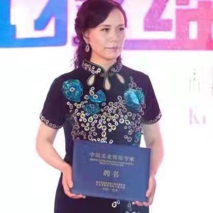 藝美交融引領人——譚邦蘭