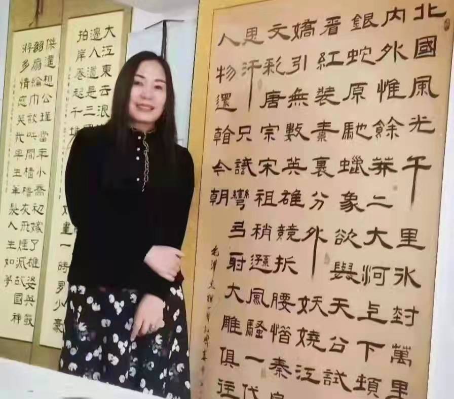 2021年艺术访谈人物——美女书法家冰凌