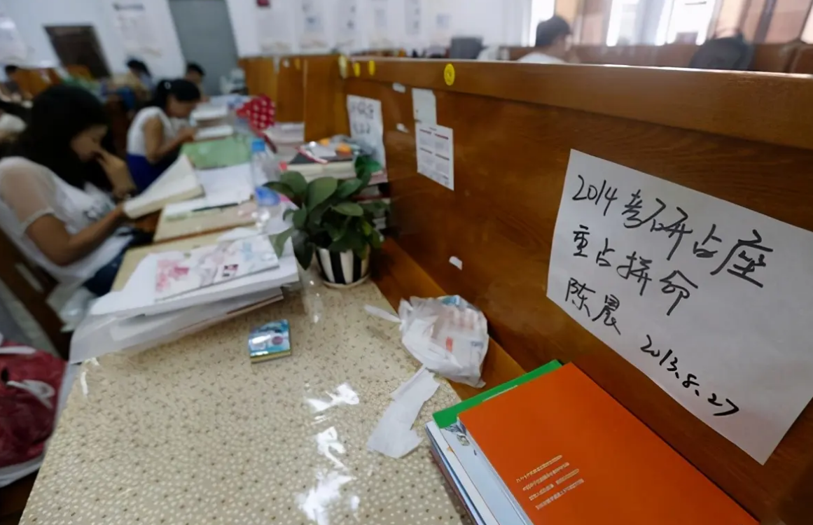 兵马未动粮草先行？一组高校教室实拍图走红，反被嘲“吃相”难看