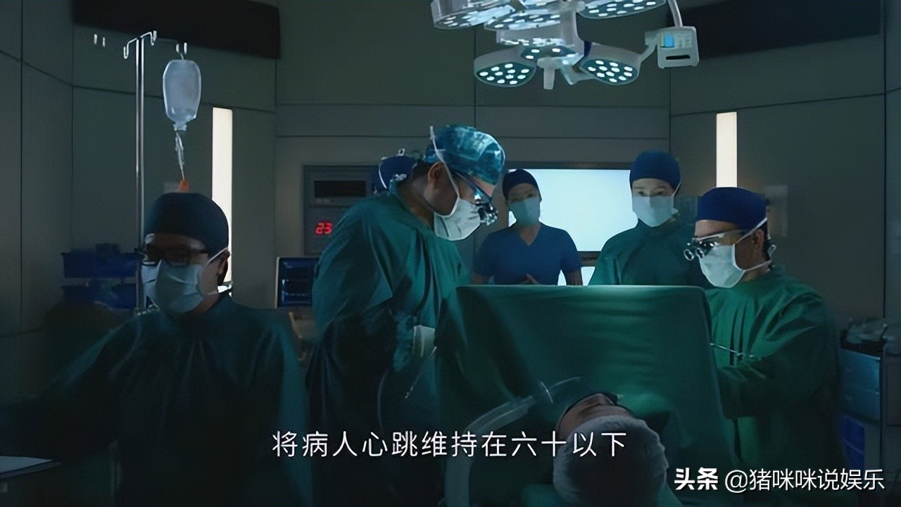 这部主演平均年龄四十岁的剧集说出一个现实，穷人不敢病只敢死