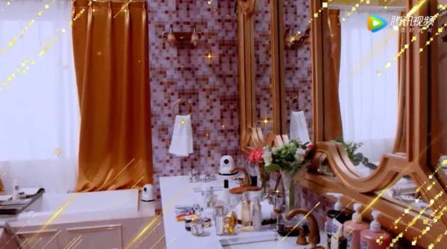 花钱如流水的4位女明星，一年2亿，有钱也养不起