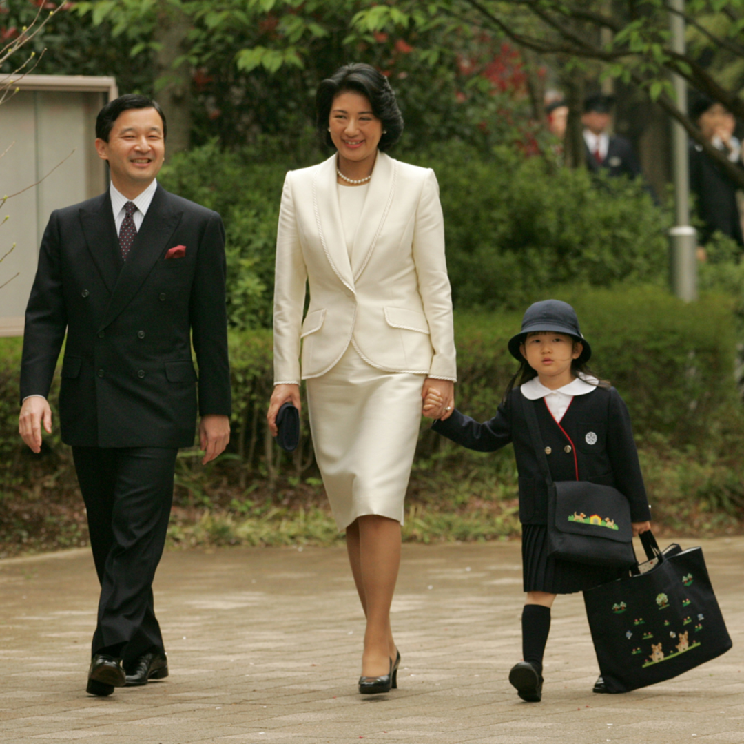 日本天皇独生女生日超穷酸？被网暴“最丑公主”，只能戴二手王冠