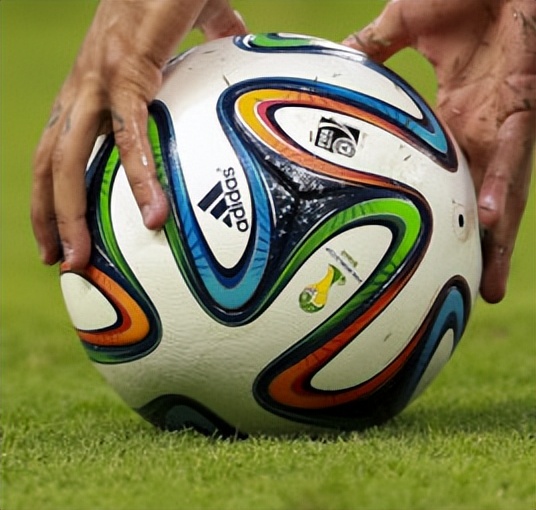 2014年世界杯用球名字(历届世界杯官方指定用球)