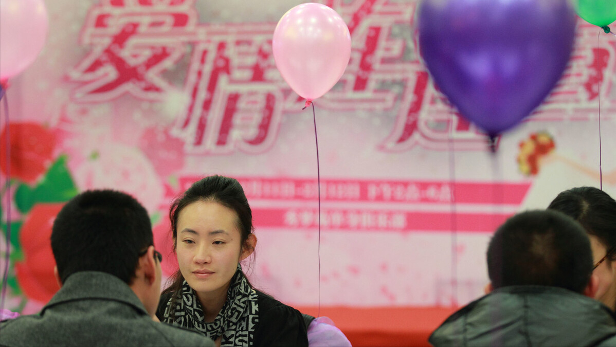 小伙相亲路上救大妈没有想到大妈女儿这么漂亮