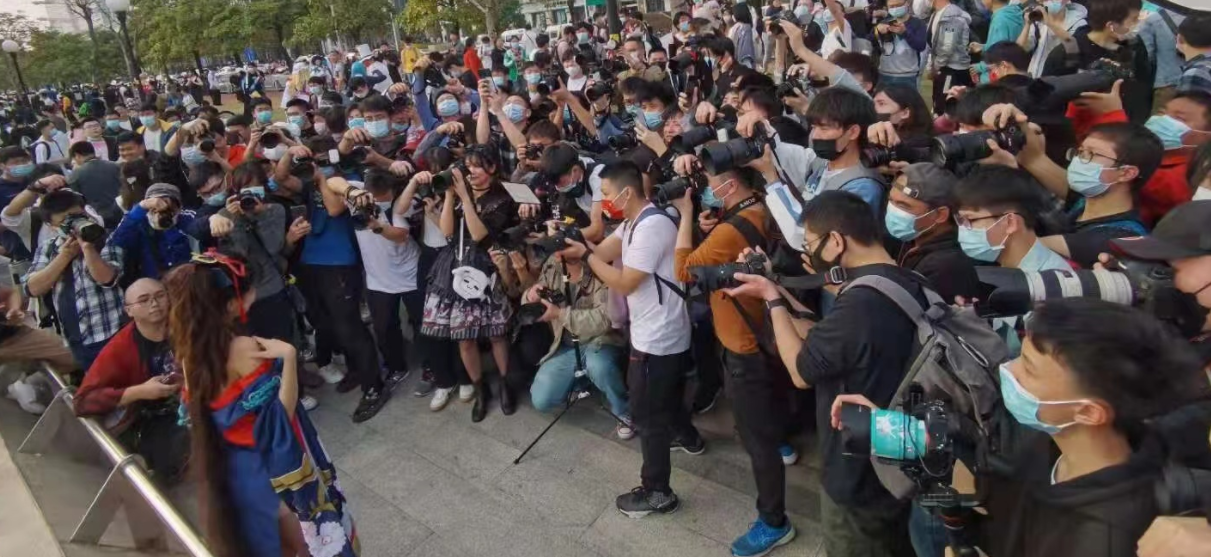 全网最悲催的网红”狗头萝莉“争议不断却混得风生水起-哪边嗨
