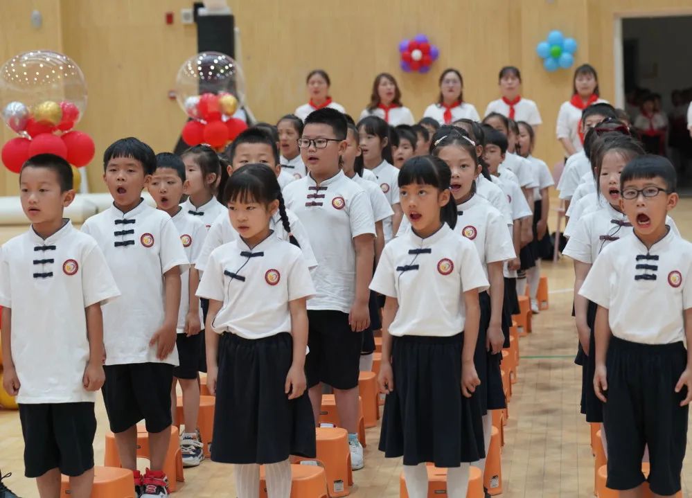 成都高新区朝阳小学举行2021级第一批新队员入队仪式