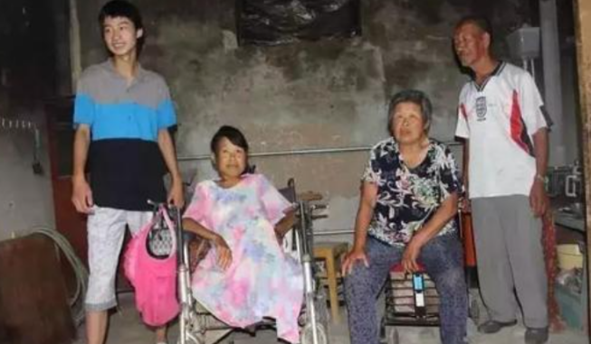 寒门“庞众望”靠捡破烂为生，高考744分上清华，网友：不负众望