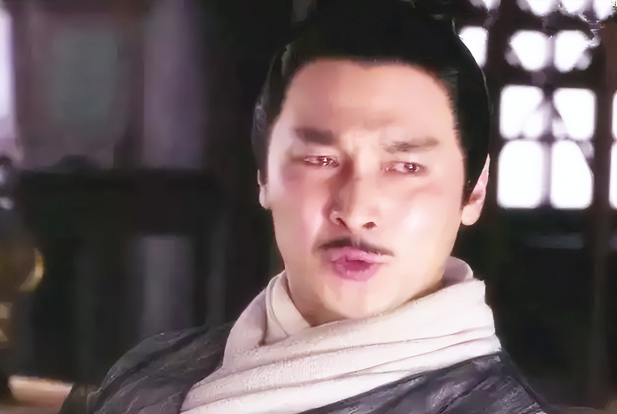 《倚天屠龙记》中，殷素素追随老公丢下儿子，真的不配为人母吗？