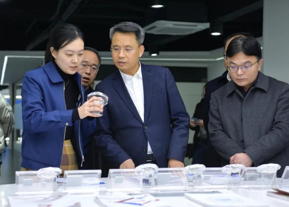 万凯深入章贡区调研和推进数字经济发展