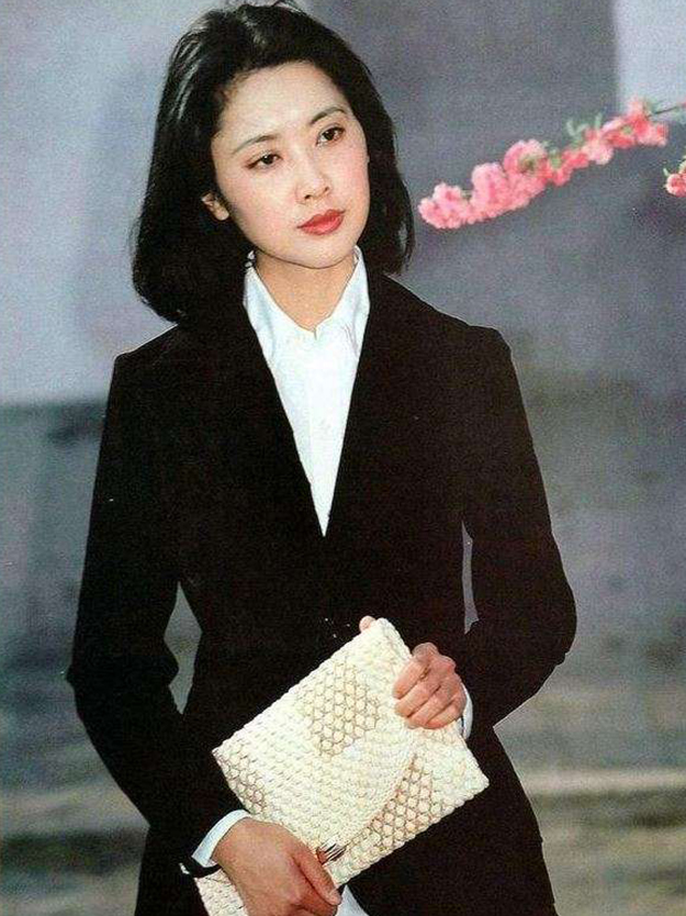 8位挂历女神：巩俐华贵、周迅灵动、瞿颖最奔放，谁是你心中第一