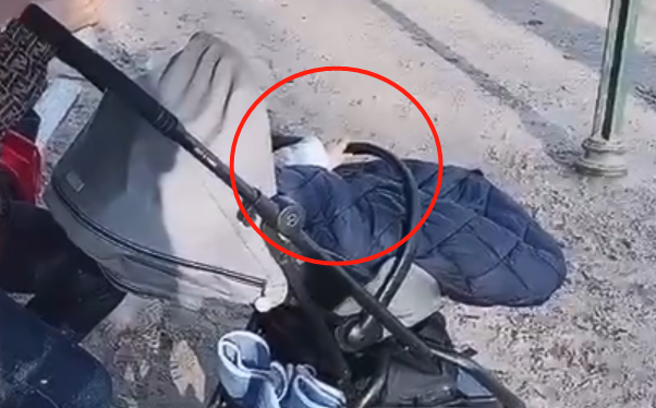 郎朗夫妇带1岁儿子出游！男方头发油腻不修边幅，娇妻身材太火辣