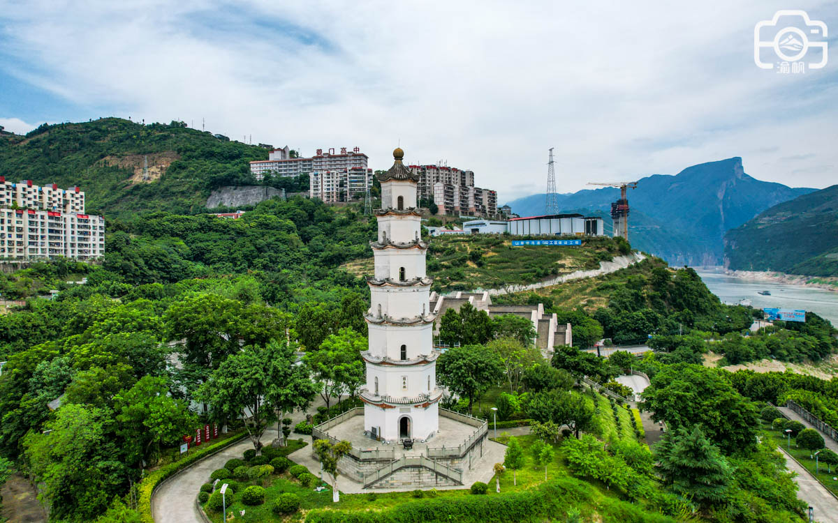 奉节耀奎塔，建成后当地连中五名进士，是川江航运的安全塔