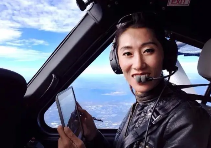 重庆女孩大二退学，35岁离婚，37岁卖房学飞行，43岁环球单飞成功