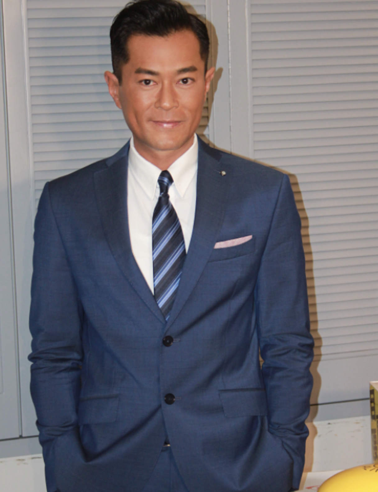 眉毛稀疏、假腹肌、高跟鞋，男星7大作假，男人的虚荣心多可怕