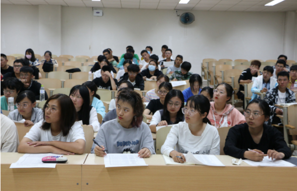 大学选修课有多难？女生得知及格标准后大哭，我再也不瞎选课了