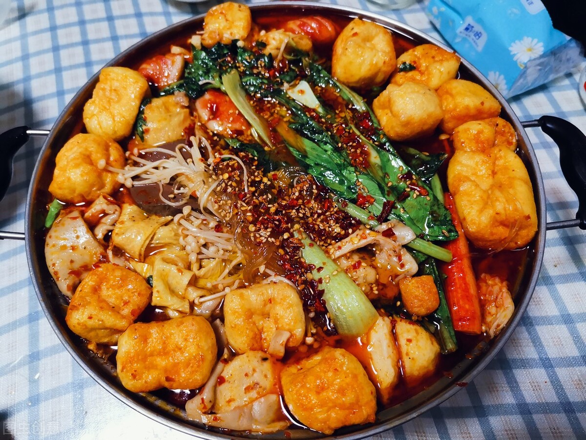 重庆麻辣烫店凭"1元吃麻辣烫",一年获利68万,生意人学起来