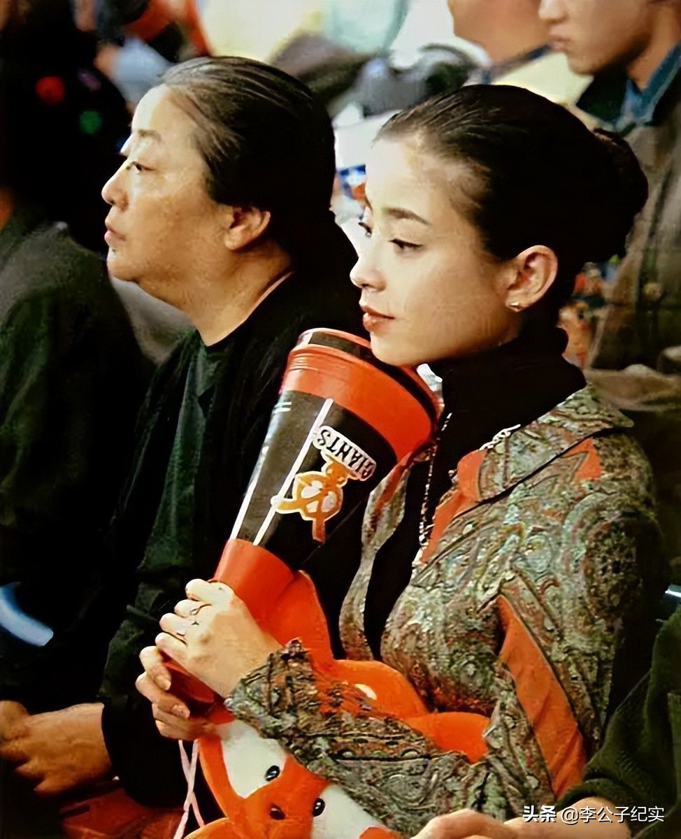 “昭和女神”悔婚轻生，被毒母送给大导演，46岁夺影后逆袭归来